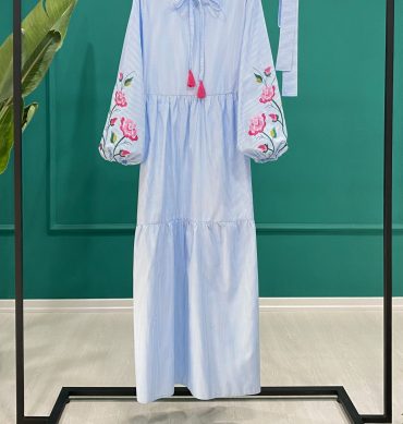 مانتو گلدوزی رز